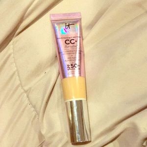 It cosmetics CC cream Illumination in Medium Tan